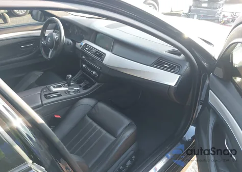 2015 BMW M5 z USA, uszkodzony, nr VIN WBSFV9C57FD595009